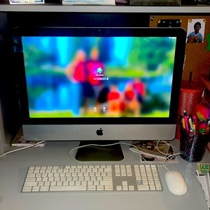 Mac Desktop, Apple mouse, Apple Keyboard